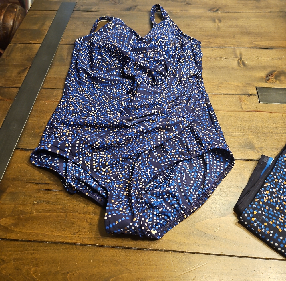 NWOT Miraclesuit With Matching Pareo - Picture 6 of 11